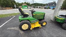 JOHN DEERE 445 RIDING LAWN MOWER - Photo 2