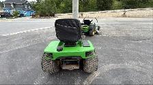JOHN DEERE 445 RIDING LAWN MOWER - Photo 3