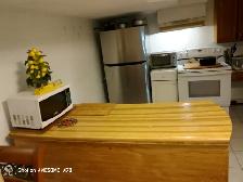 Large furnished room in basement in Markham - Photo 3