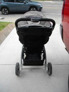 3 WHEEL FOLDING STROLLER IN LIKE NEW CONDITION - Photo 2