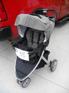 3 WHEEL FOLDING STROLLER IN LIKE NEW CONDITION - Photo 3