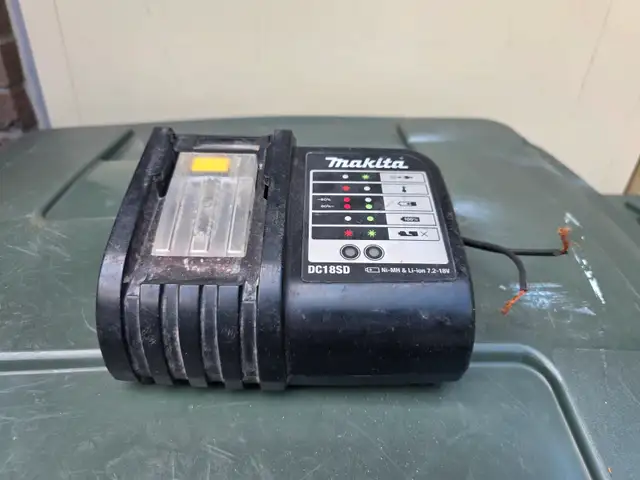 Makita DS18SD 7.2V - 18V Battery Charger