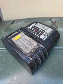 Makita DS18SD 7.2V - 18V Battery Charger - Photo 9