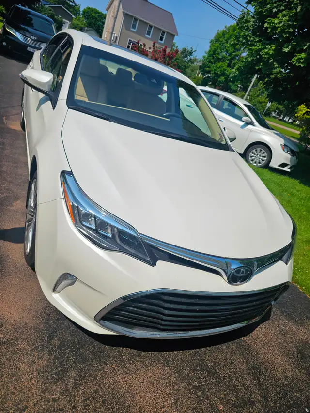 2018 TOYOTA AVALON LIMITED ONE OWNER GARAGE KEPT SPOTLESS