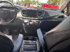 2019 Chrysler Pacifica Limited - Photo 9