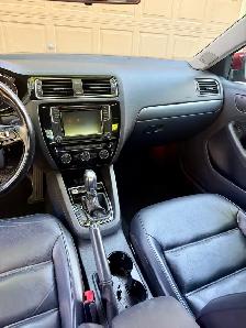 2017 Volkswagen Jetta TSIHighline, loaded with premium features! - Photo 7