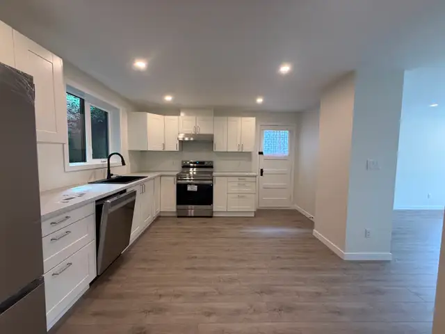 2 Bedroom / 1 Bathroom Upper Suite – Available August 1