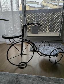 Petit tricycle en fer forgé