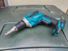 MAKITA 18V LXT Li-Ion Cordless Brushless 1/4' Drywall Screw Gun