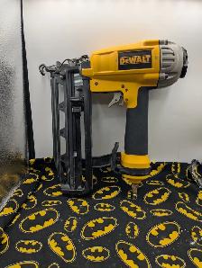 Dewalt D51257 Air Finsihing Nailer (#18350)