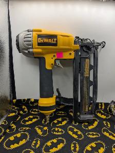 Dewalt D51257 Air Finsihing Nailer (#18350) - Photo 2