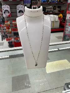 chaîne en argent avec breloque