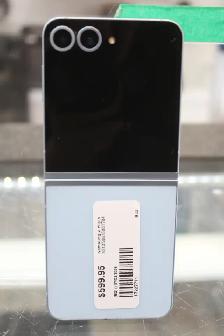 Samsung Galaxy Z Flip 6 - Photo 3