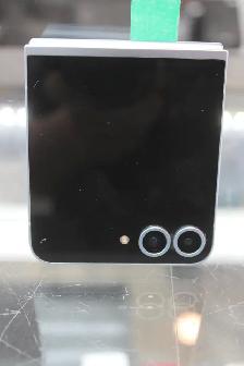 Samsung Galaxy Z Flip 6 - Photo 4