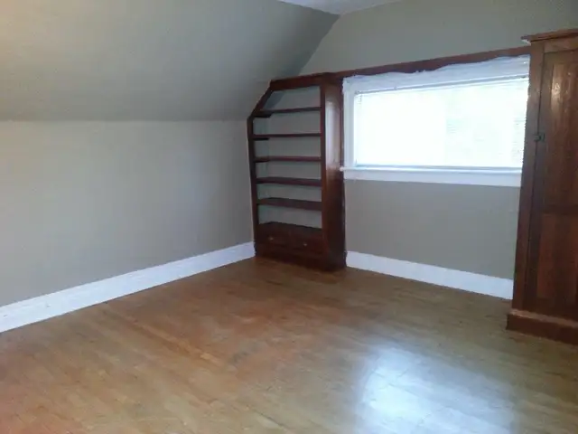 1 BR upstairs apt, close to downtown Dryden, ON