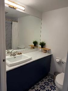 Condo rénové 1040 pi² | Stationnement intérieur gratuit (1 an) - Photo 2