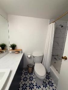 Condo rénové 1040 pi² | Stationnement intérieur gratuit (1 an) - Photo 3