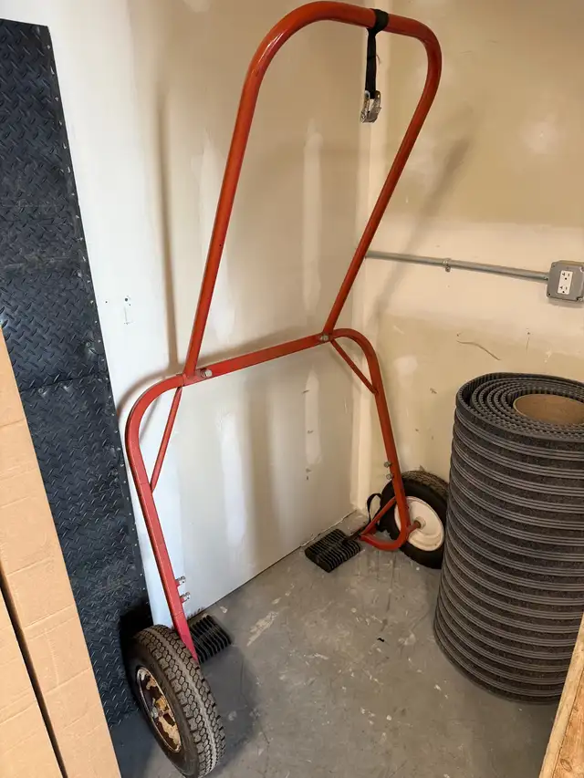 Snowmobile lift