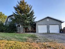 Acreage with Beautiful house  Camden Lane Cochrane for rent