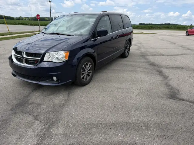 2017 Dodge Caravan SXT LOADED ONLY 180KM