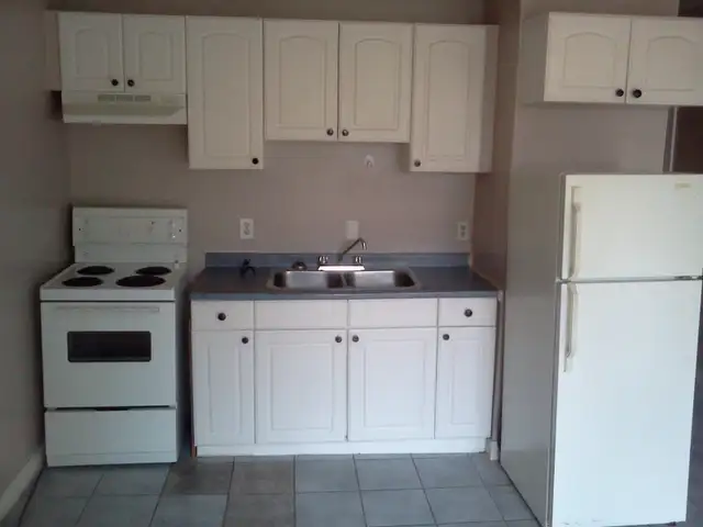 Private Furnished Room for Rent, steps to Subway