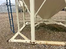 Fertilizer bin - Photo 3