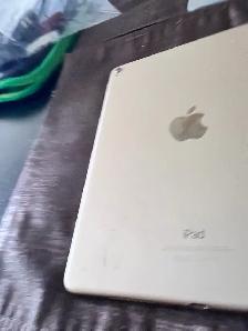 Apple IPad Pro 9.7" with pencil and keyboard