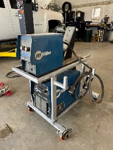 Miller Invision 352 Welder
