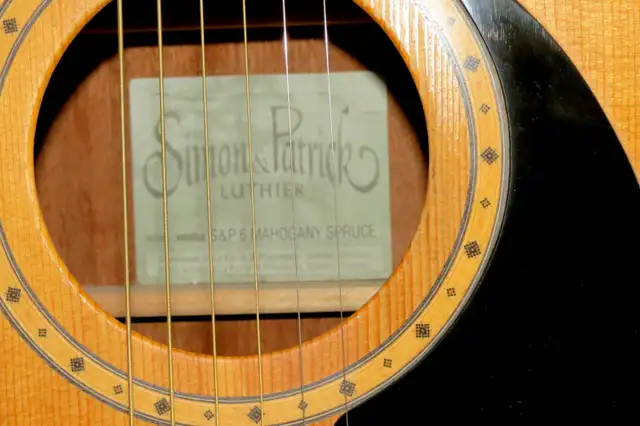 Simon & Patrick Mahogany / Spruce acoustic guitar