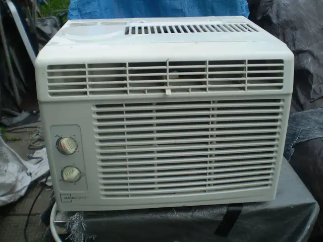 5000BTU MAINSTAY WINDOW AIR CONDITIONER-USED- CLEANED-WORKS-$50