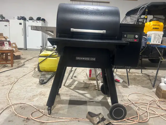 Traeger iron wood 650