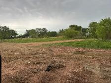 Truck & Dealership Car Parking Available - Photo 2