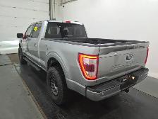 2023 Ford F-150 LARIAT | V8 | BIG TIRES AND RIMS | CLEAN CARFAX - Photo 4