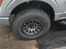2023 Ford F-150 LARIAT | V8 | BIG TIRES AND RIMS | CLEAN CARFAX - Photo 9