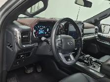 2023 Ford F-150 LARIAT | V8 | BIG TIRES AND RIMS | CLEAN CARFAX - Photo 10