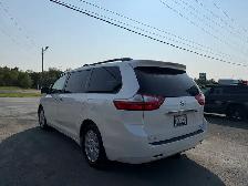 2017 Toyota Sienna 5dr XLE 7-Pass AWD - Photo 7