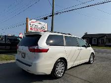 2017 Toyota Sienna 5dr XLE 7-Pass AWD - Photo 9