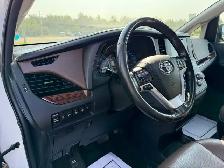 2017 Toyota Sienna 5dr XLE 7-Pass AWD - Photo 26