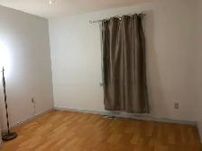 Spacious Room in House - Prime Location Northwest Edmonton - Photo 2