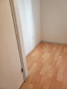 Spacious Room in House - Prime Location Northwest Edmonton - Photo 4