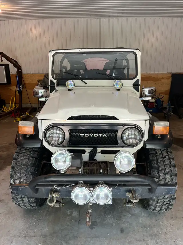 1976 Toyota FJ40 Landcruiser Off-Roader