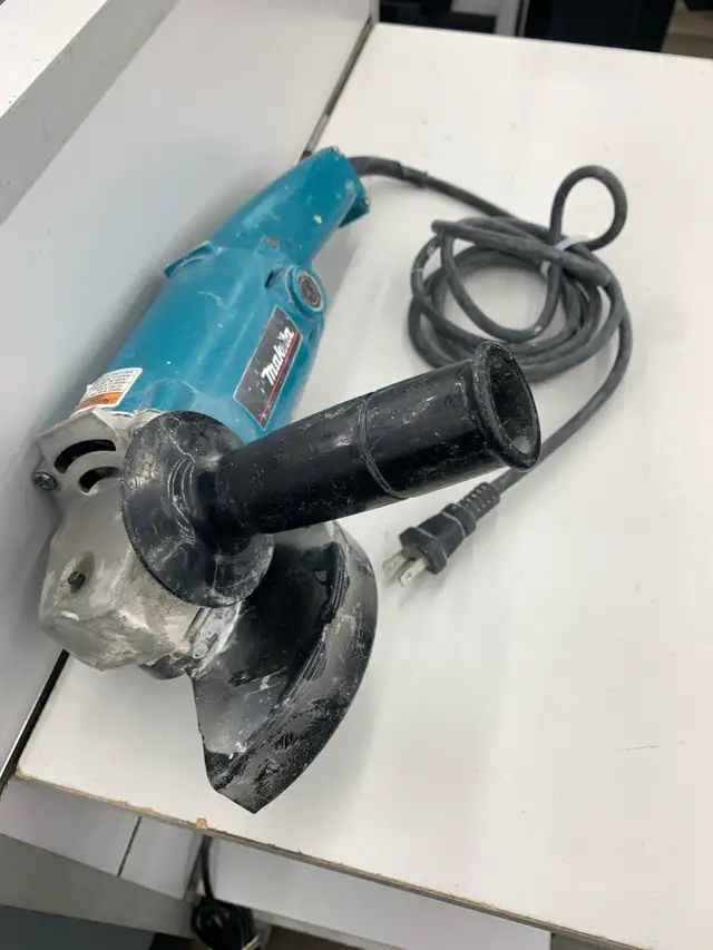 Makita 9005B 5" Angle Grinder
