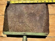 Antique Rustic Metal Dustpan with Green Wooden Handle ! - Photo 7