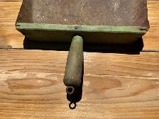Antique Rustic Metal Dustpan with Green Wooden Handle ! - Photo 10