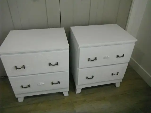 2 tables de chevet
