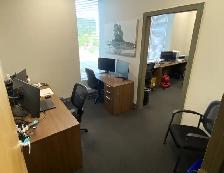 Spacious corner office package - Photo 2
