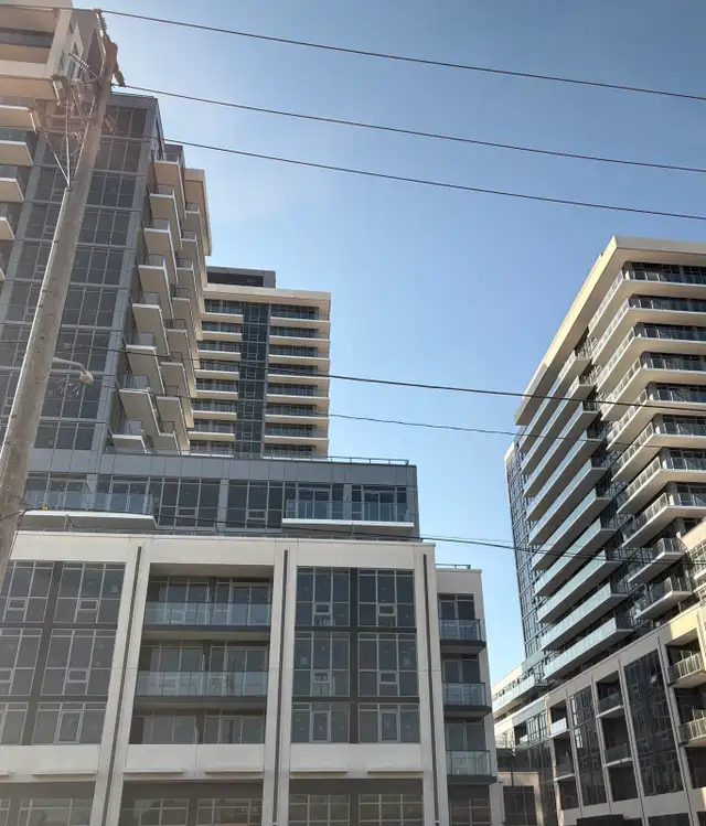 Milton GoBrand New 1 Br  Den (can be 2nd br) 200 sq ft Terrace