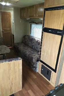 travel trailer - Photo 6