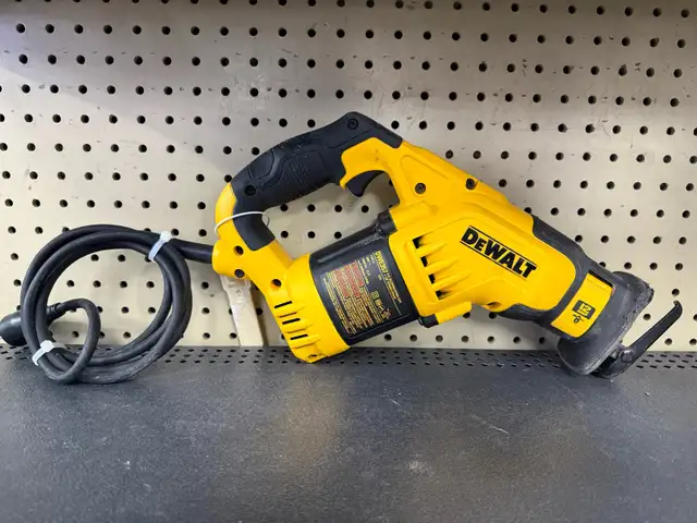 DeWalt DWE357 VS Reciprocating Saw