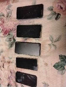broken screen phones first come first serve 60$ obo - Photo 2